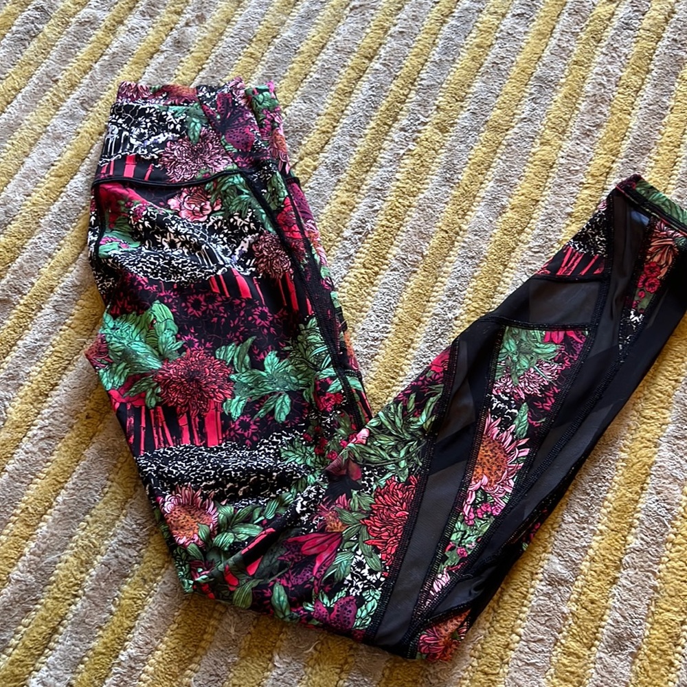 Lulu lemon flower and mesh leggings